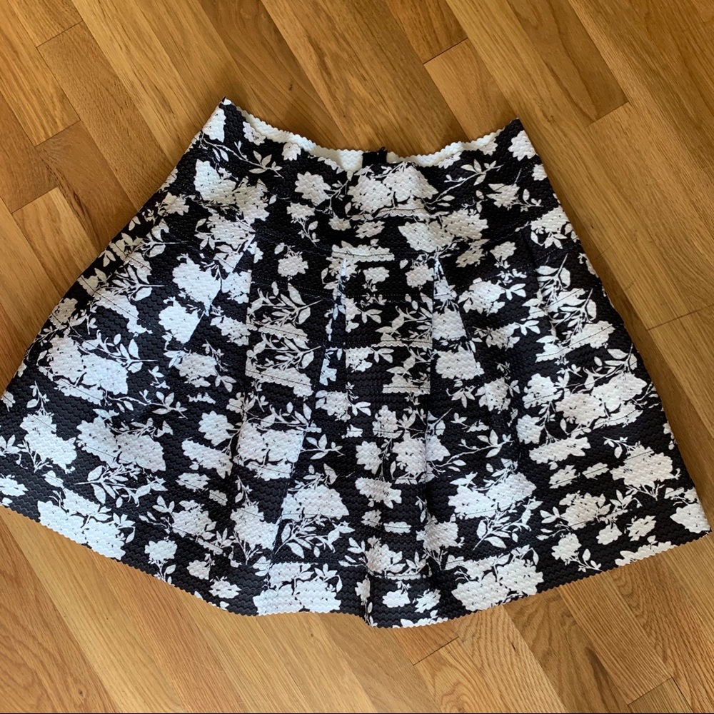 Box Pleated Flare Elastic Skirt Women’s Size Large